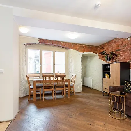 Rueuetli In Old Town Tartu